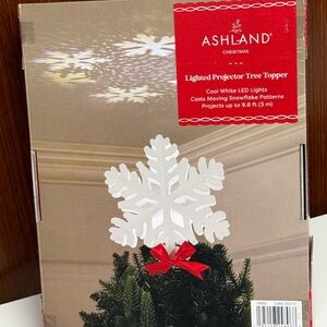 Casts White Snowflake LED Projector Lights Tree Topper